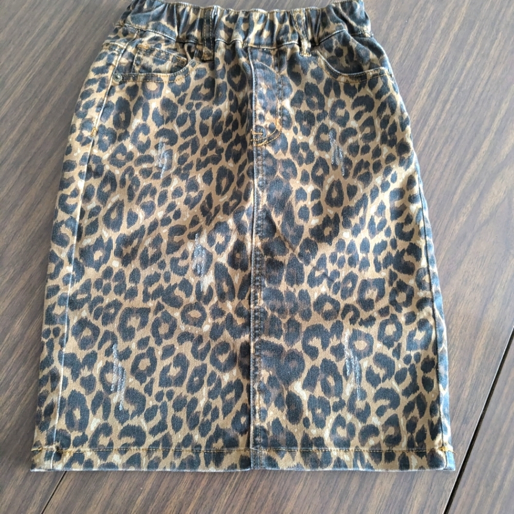 Girls Leopard skirt